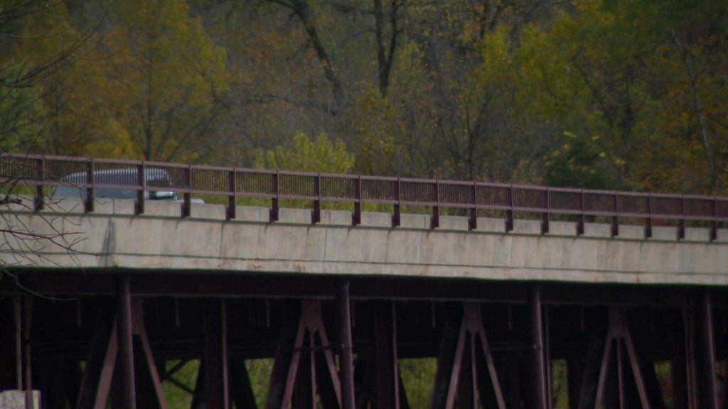 Businesses near Osceola brace as Highway 243 bridge set to close — WCCO / CBS Minnesota, Shorewood Business news