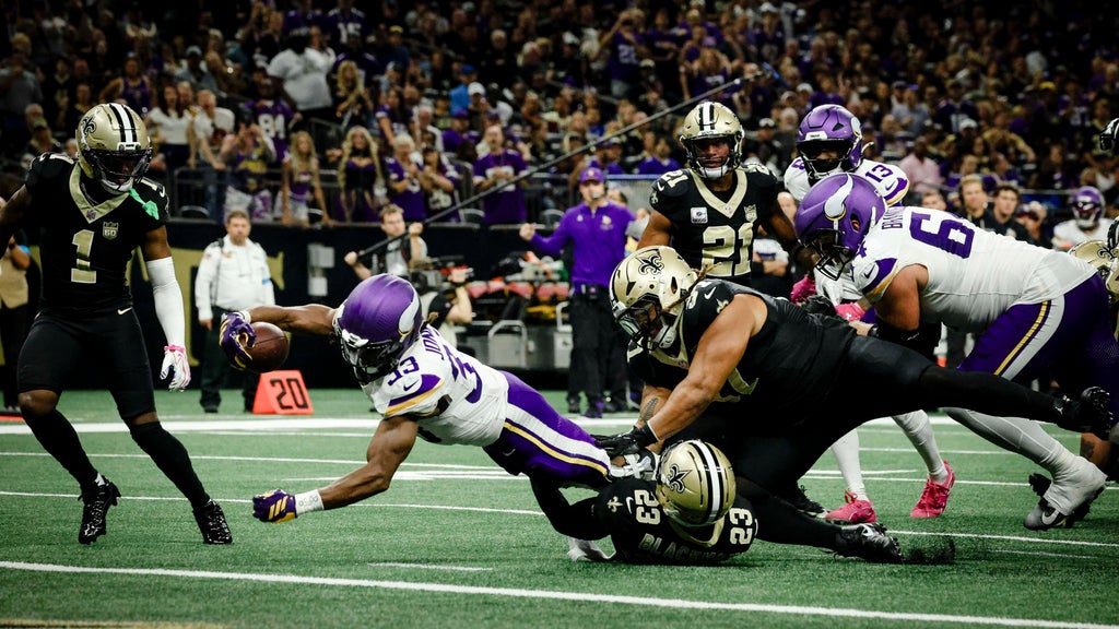 Jefferson, Jones, Murray all produce to help the unbeaten Vikings top Saints 23-13 โ WCCO / CBS Minnesota, Shorewood Sports news
