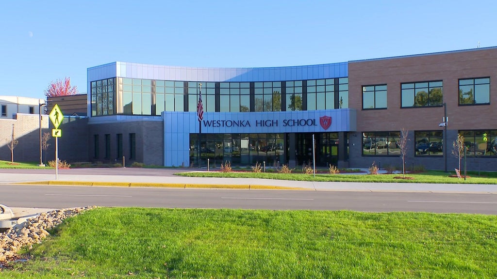 Westonka schools develop AI policymaking group to prepare for evolving technology — WCCO / CBS Minnesota, Shorewood Technology news