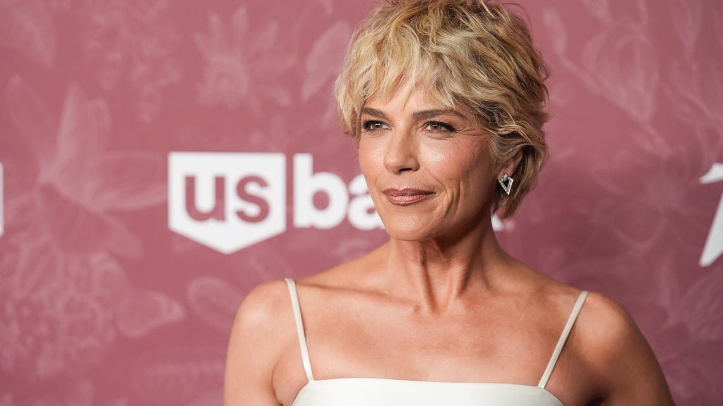 Actress Selma Blair arraigned following arrest for incident related to flight from LAX to JFK — WCCO / CBS Minnesota, Shorewood Health news