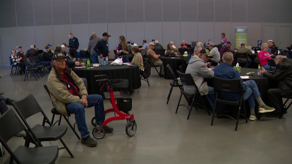 Minnesota veterans receiving claims assistance, health exams at clinic — WCCO / CBS Minnesota, Shorewood Arts news