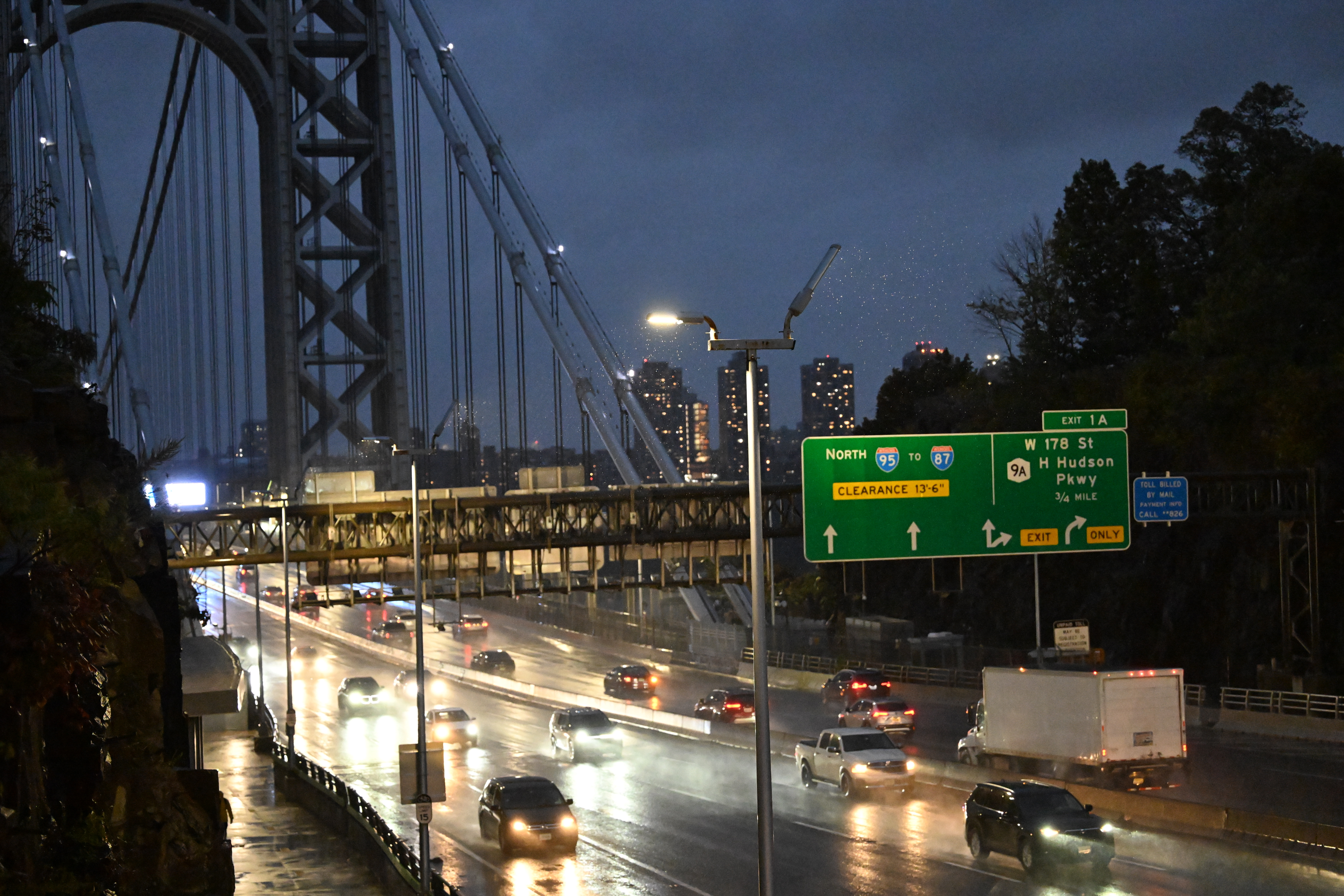 Driver found with apparent gunshot wound on George Washington Bridge, officials say — Gothamist