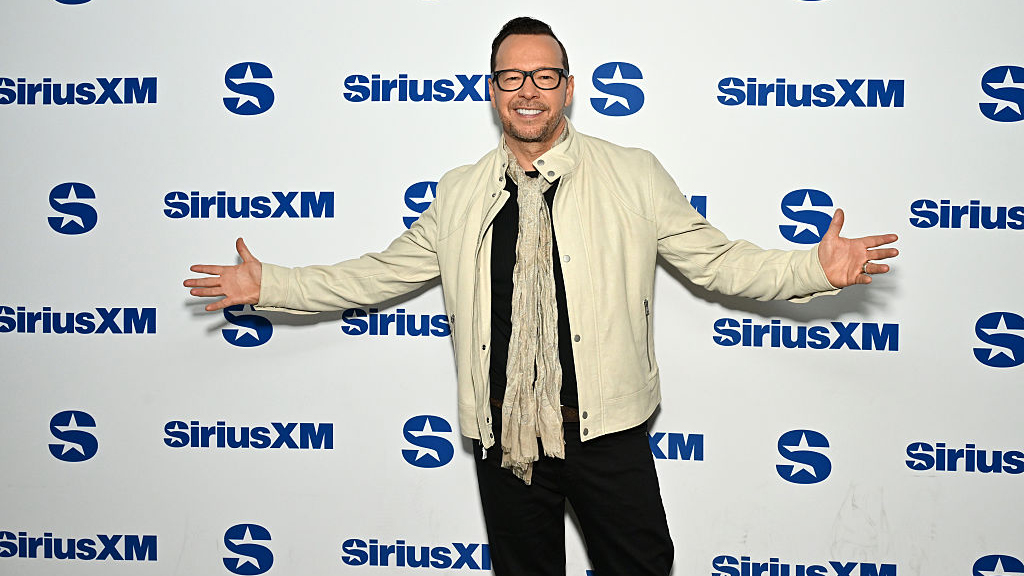 Donnie Wahlberg says he was aboard private jet that ran off Vegas runway: 'God covered us' — FOX 9